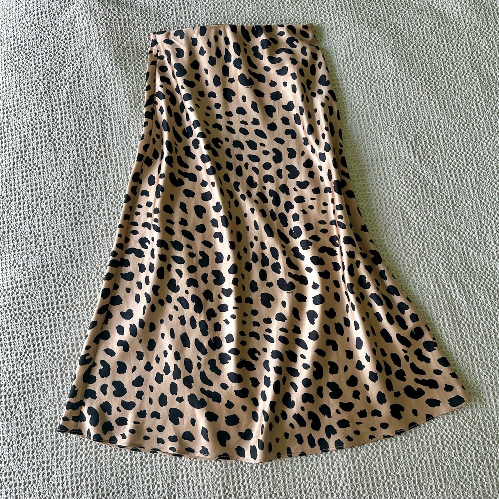 SOLD❣️Cheetah/Leopard Print Midi Slip Skirt
